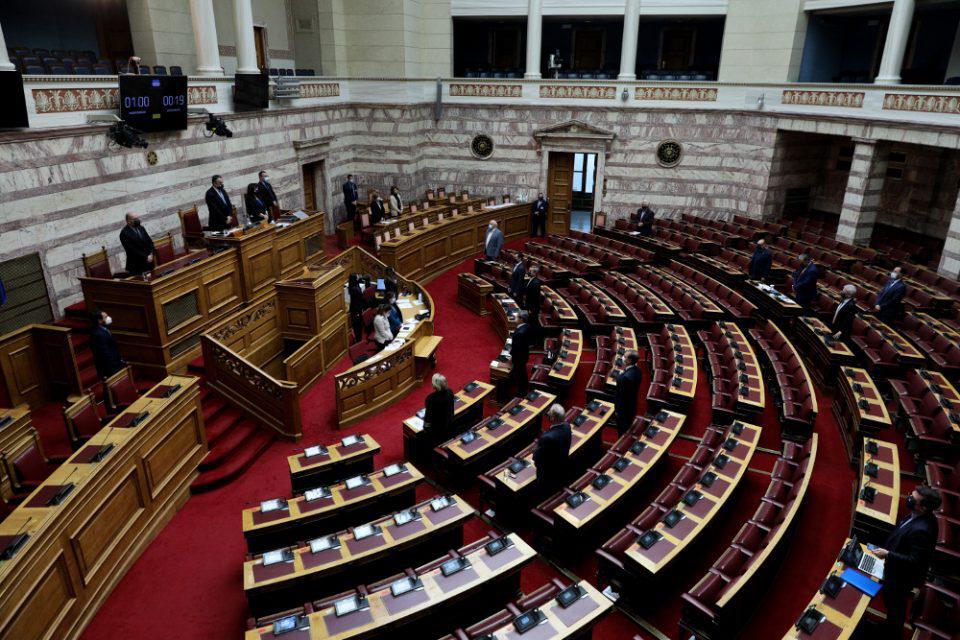 Μήνυμα εθνικής ομοψυχίας στη Βουλή: Ψηφίστηκαν επί της αρχής επέκταση στα 12 ν.μ. και Rafale