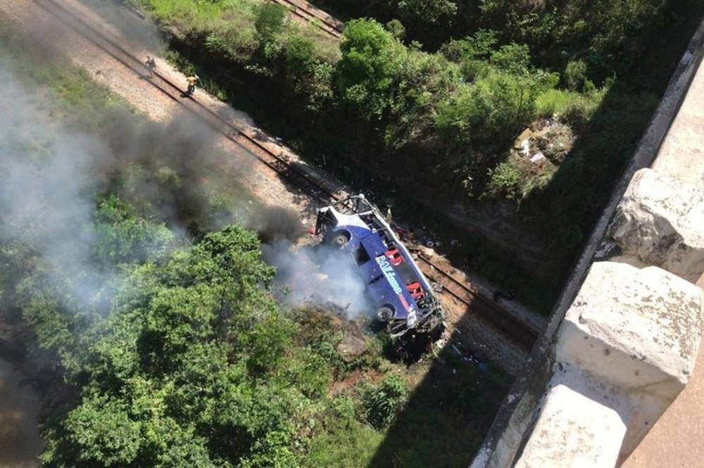Βραζιλία: 10 νεκροί από πτώση λεωφορείου από οδογέφυρα