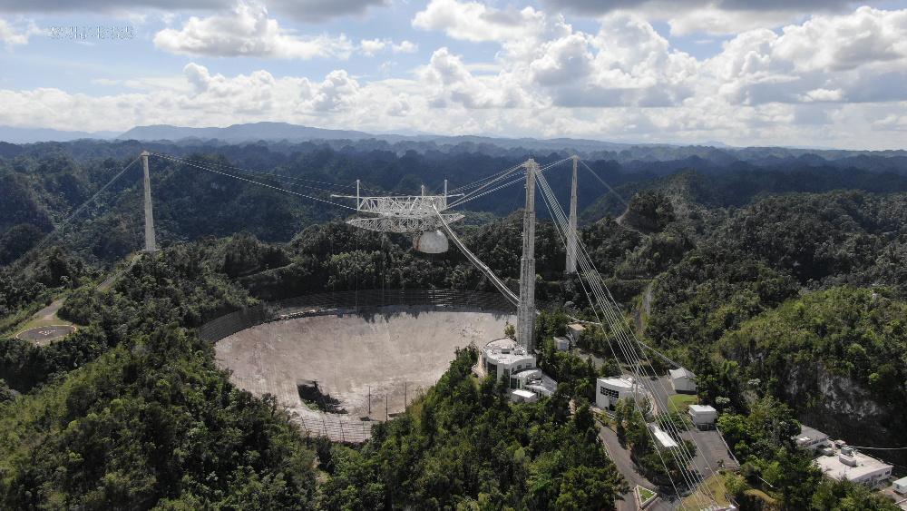 Κατέρρευσε το τεράστιο «πληγωμένο» ραδιοτηλεσκόπιο του Αρεσίμπο