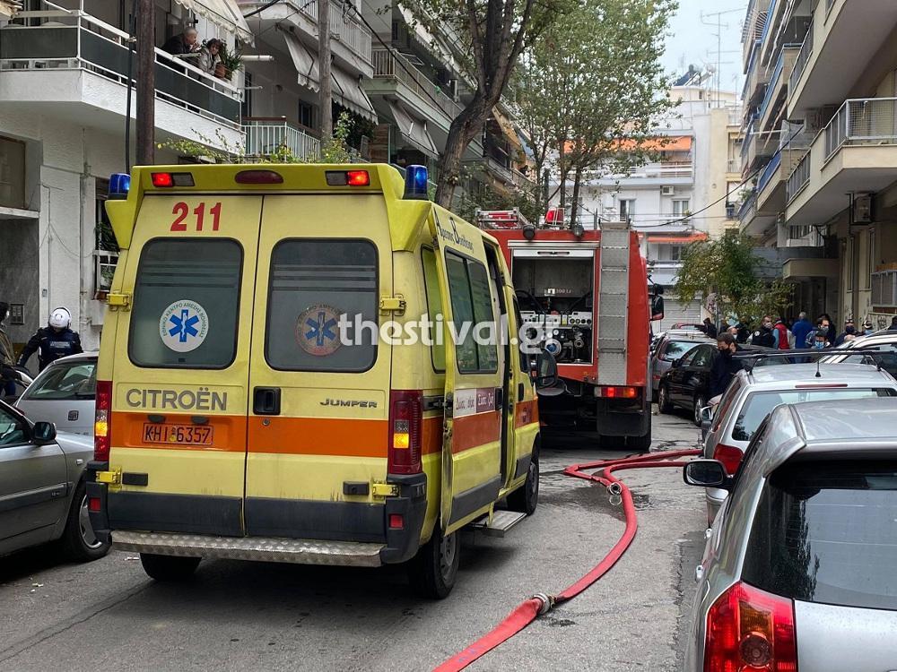 Tραγωδία στη Θεσσαλονίκη: Η μητέρα του 16χρονου που κάηκε στο διαμέρισμα έφυγε χθες για την Αλβανία