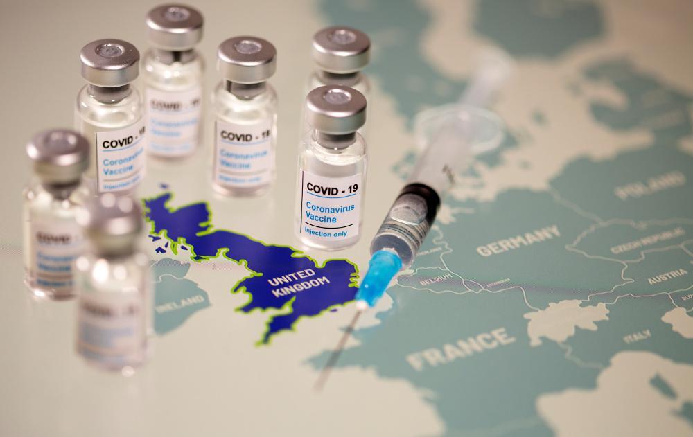Αρχίζουν οι μαζικοί εμβολιασμοί στη Βρετανία με το σκεύασμα των εταιριών Pfizer και BioNTech