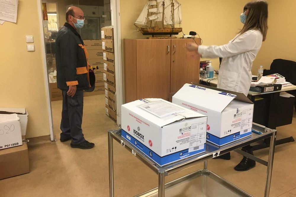Κορωνοϊός - Λάρισα: Έφτασαν τα πρώτα εμβόλια στο πανεπιστημιακό νοσοκομείο της πόλης