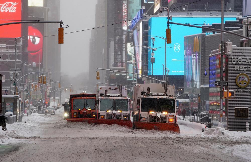 Στα λευκά η Νέα Υόρκη - Χιονοθύελλα έπληξε τις βορειοανατολικές ΗΠΑ