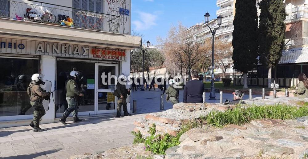 Θεσσαλονίκη: Ένταση και μολότοφ στο συλλαλητήριο για την Παιδεία