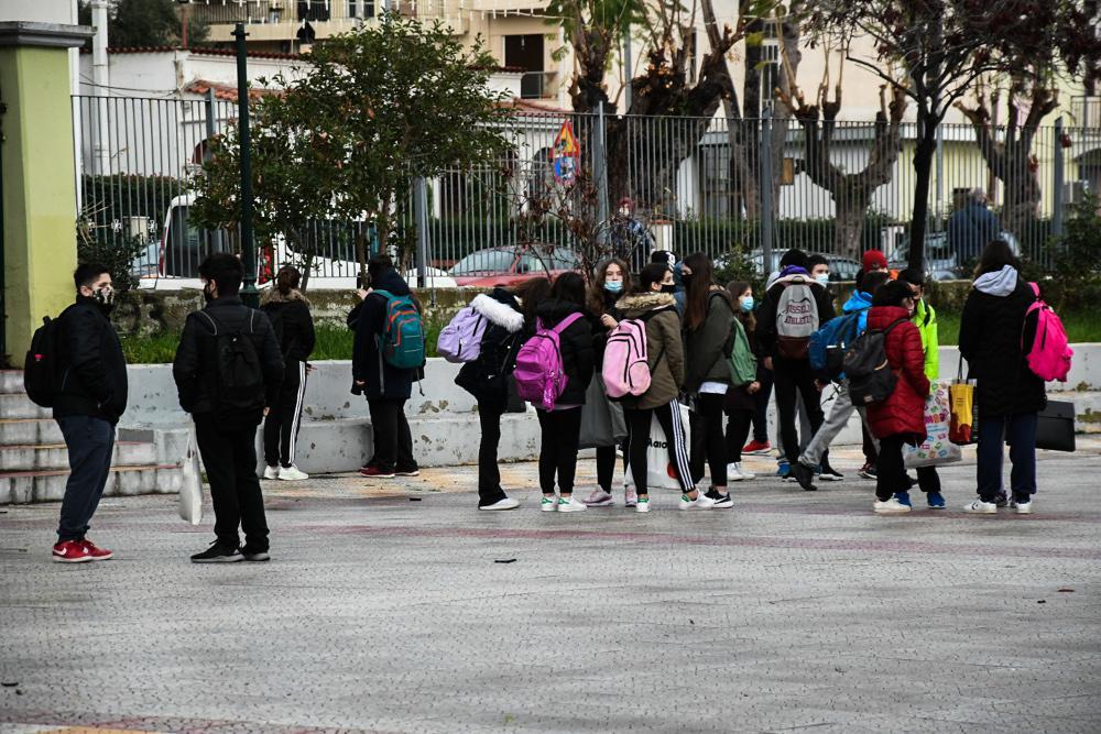 Κορονοϊός - Νέα μέτρα: Αναστέλλονται οι σχολικές εκδρομές με νέα ΚΥΑ
