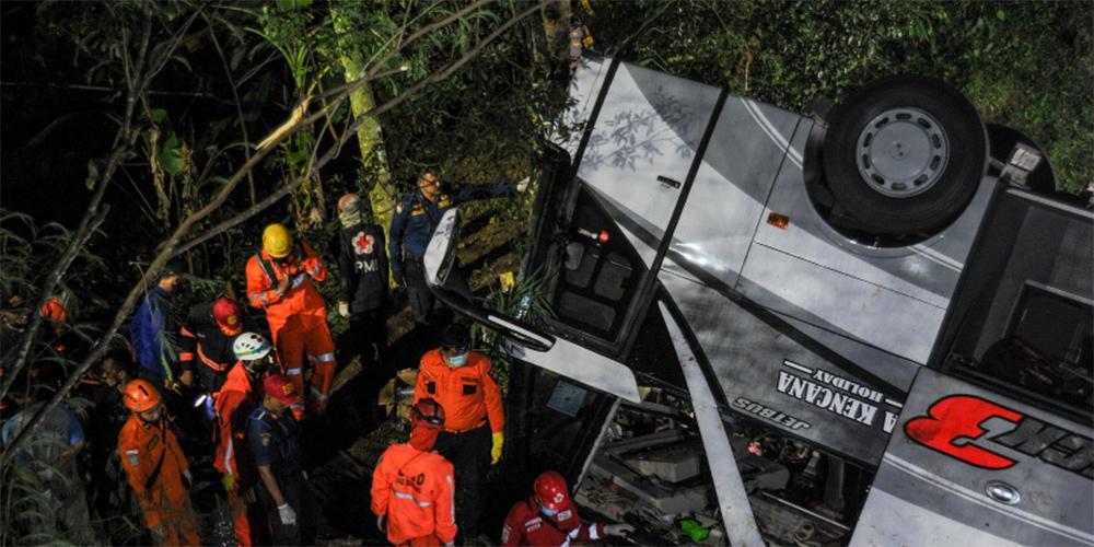Τραγωδία στην Ινδονησία: Λεωφορείο που μετέφερε μαθητές έπεσε σε χαράδρα - 27 νεκροί