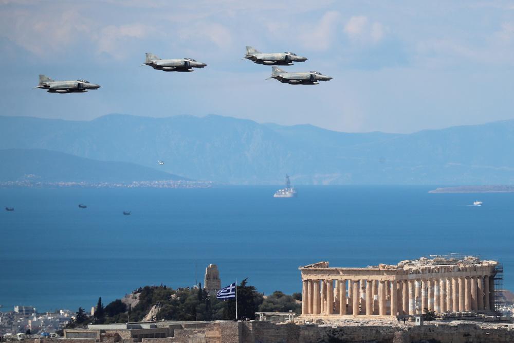 25η Μαρτίου: Δέος - Ελληνικά και αμερικανικά F-16, Rafale και Mirage «έσκισαν τους ουρανούς»