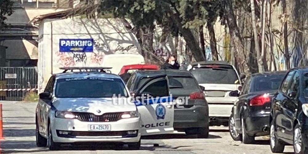 Θρίλερ στη Θεσσαλονίκη: 36χρονος βρέθηκε νεκρός έξω από το αυτοκίνητό του [σκληρές εικόνες]