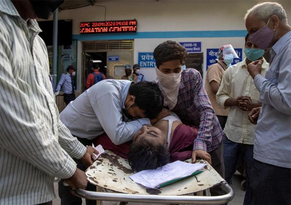 Ινδία: Τραγικό ρεκόρ 4.205 θανάτων - Πάνω από 23 εκατ. τα κρούσματα