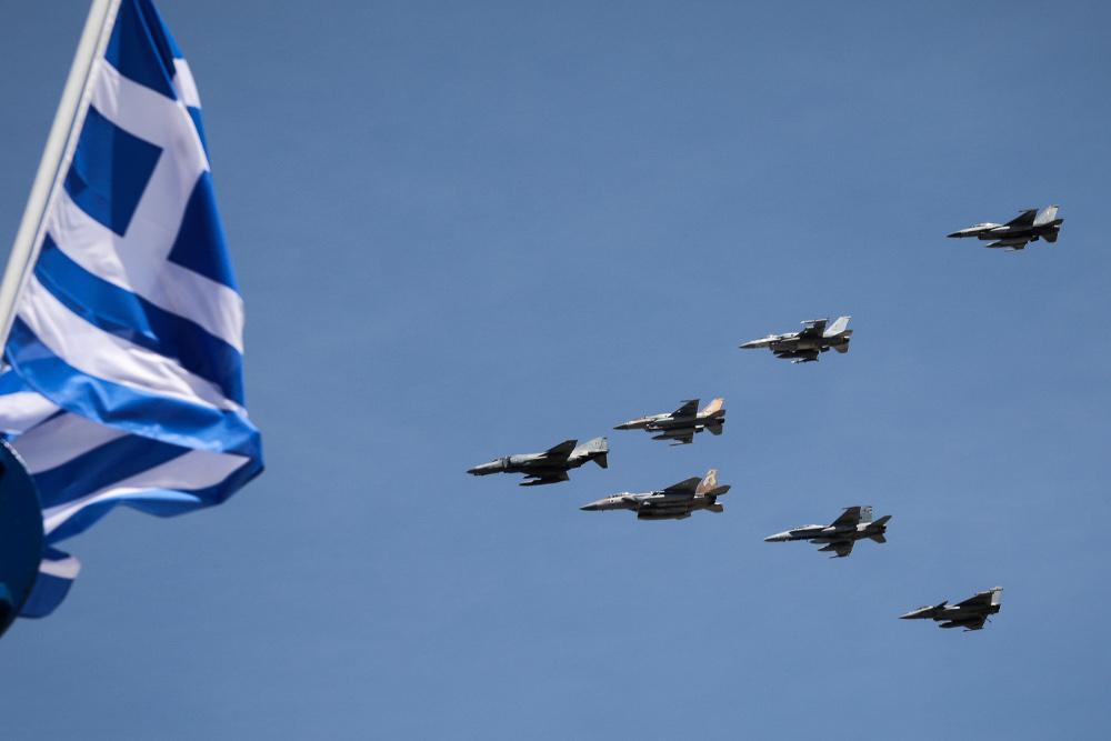 Ηνίοχος 2021: Μαχητικά αεροσκάφη πέταξαν πάνω από την Αθήνα [εικόνες]