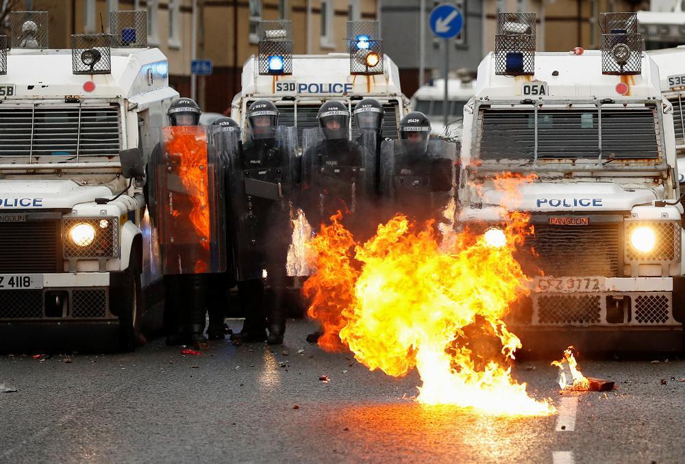 Βρετανία: Νέες ταραχές παρά τις εκκλήσεις για ηρεμία