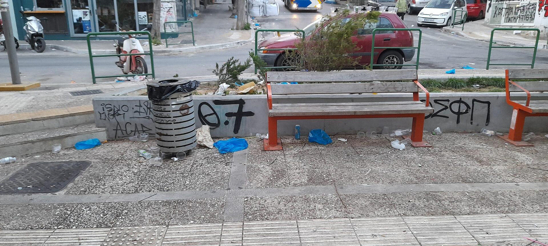 Να παραδώσουν την πλατεία Βαρνάβα καθαρή και περιποιημένη ξανά στους ανθρώπους της 2ης Δημοτικής κοινότητας , φρόντισαν από νωρίς το πρωί οι εργαζόμενοι της καθαριότητας του Δήμου Αθηναίων.
