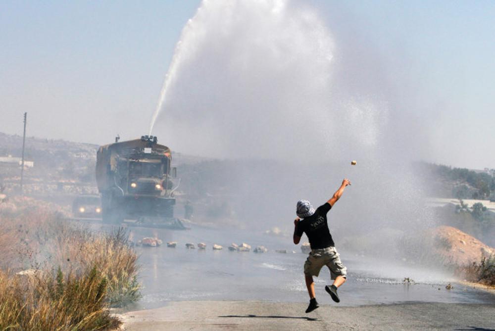 Skunk water: Το… βρομερό όπλο που χρησιμοποιεί το Ισραήλ για να διαλύει πλήθη
