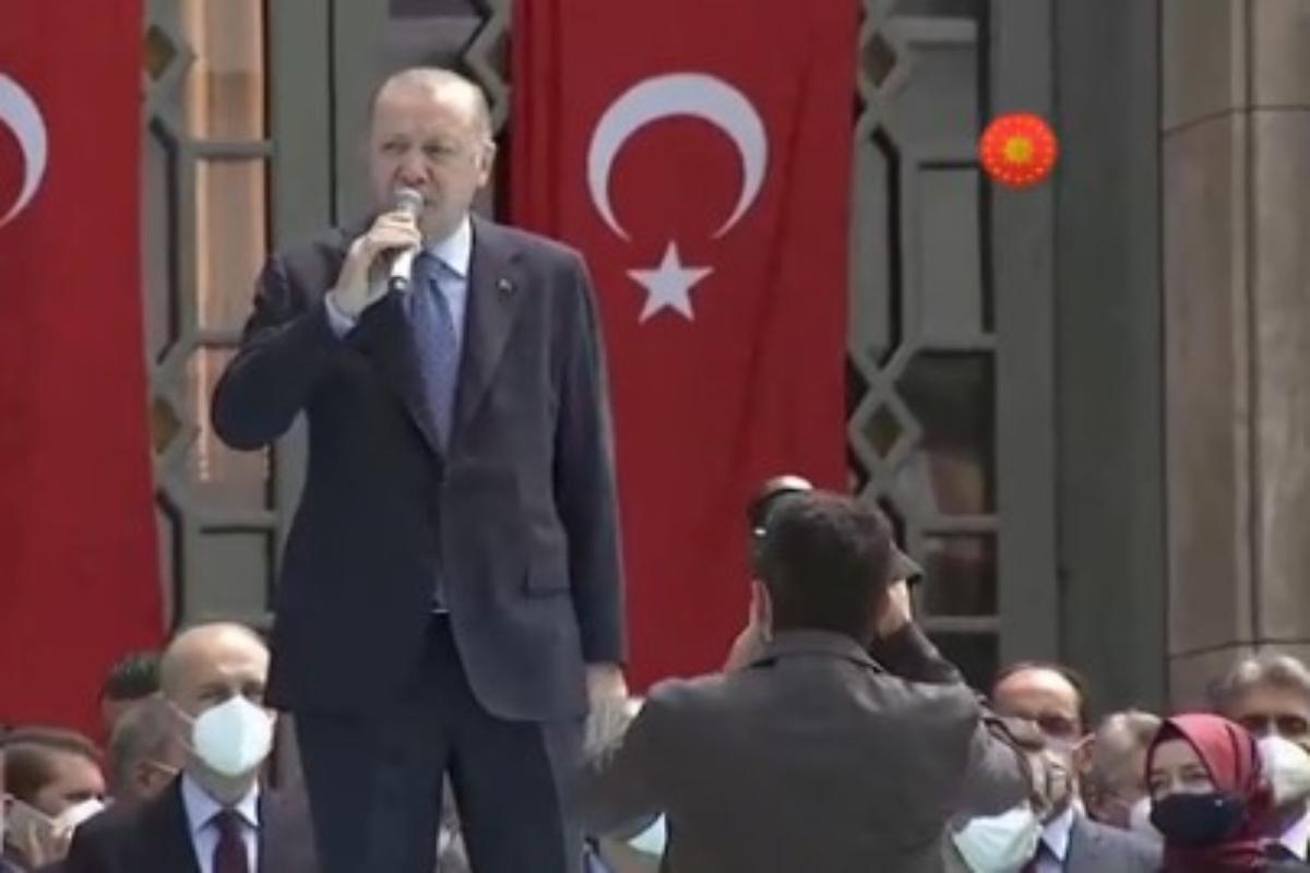 Ερντογάν: «Χτύπησε» ξανά ο Σουλτάνος - Εγκαινίασε τζαμί στην πλατεία Ταξίμ της Κωνσταντινούπολης