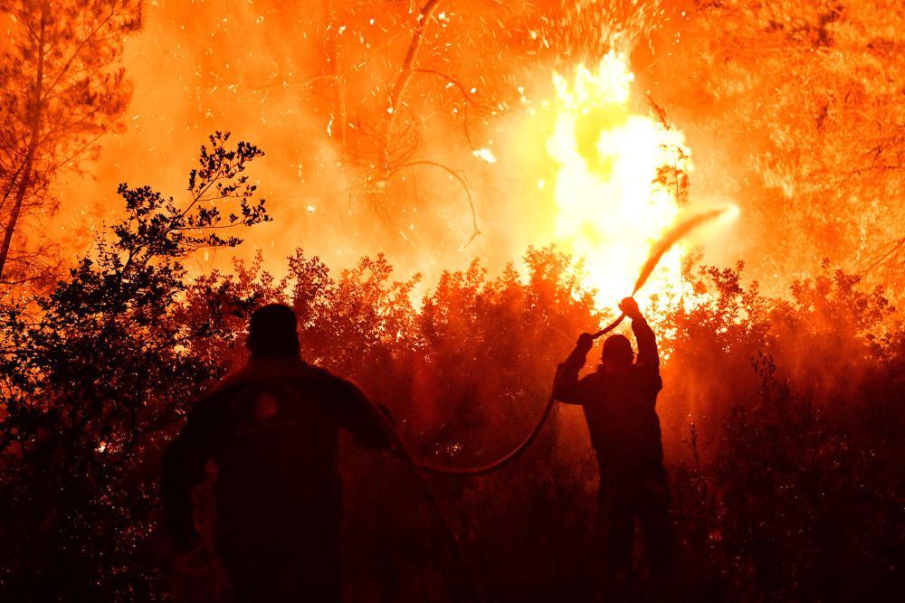 Φωτιά στη Βόνιτσα: Μάχη με τις φλόγες - Εκκενώθηκε προληπτικά ο οικισμός Δρυμός