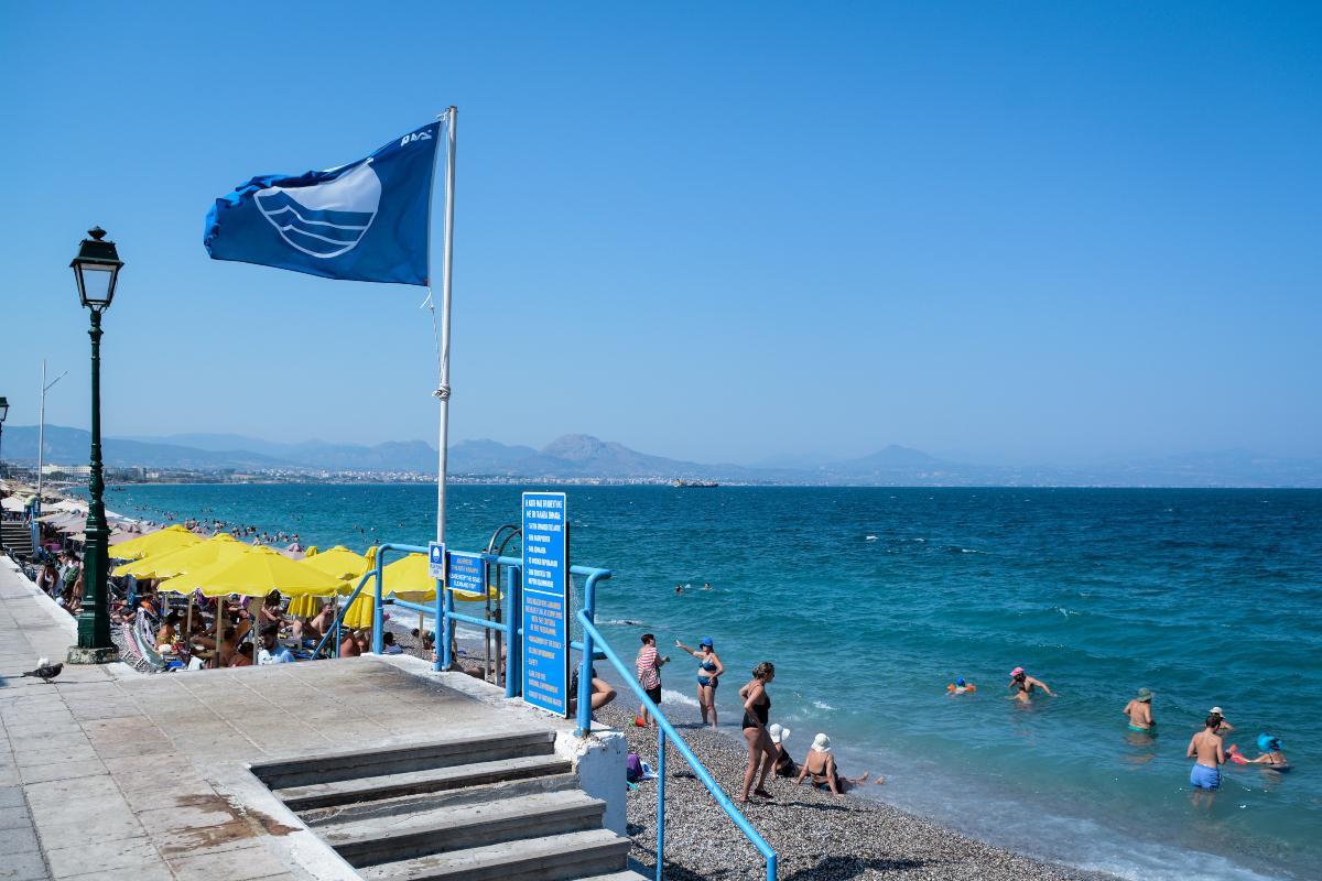 Γαλάζιες Σημαίες 2021: Αυτές είναι οι 545 παραλίες που βραβεύτηκαν - Στη 2η θέση παγκοσμίως η Ελλάδα