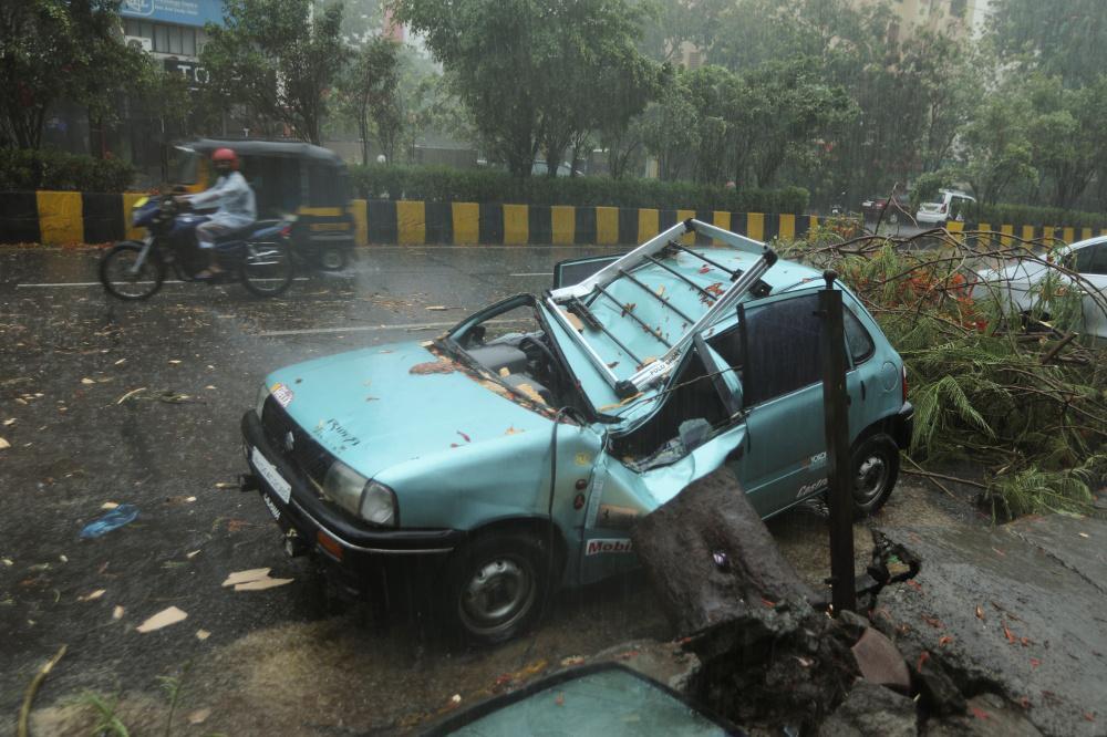 Ο κυκλώνας Tauktae σαρώνει την Ινδία: 12 άνθρωποι έχασαν τη ζωή τους