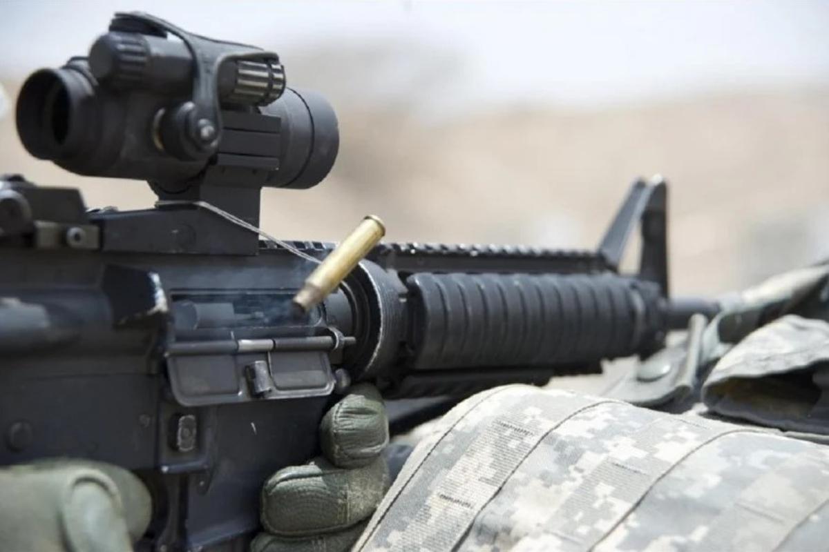 όπλα FAMAS: Αυτό είναι το τυφέκιο σήμα κατατεθέν για τον γαλλικό στρατό – Ζαλίζουν τα τεχνικά χαρακτηριστικά του