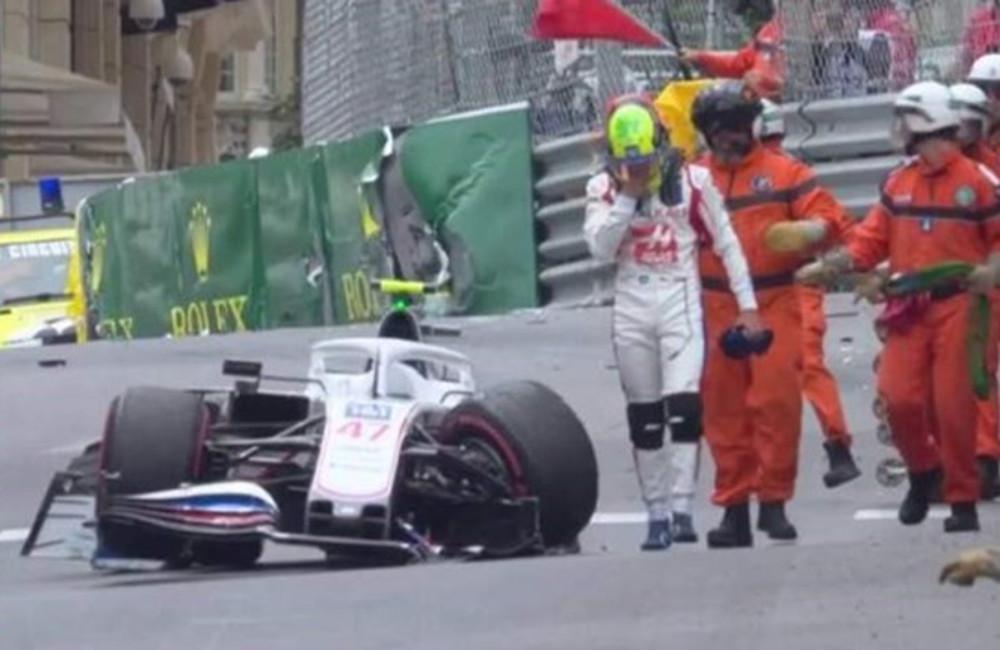 Formula 1: Ο Μικ Σουμάχερ διέλυσε το μονοθέσιο στις μπαριέρες [βίντεο]