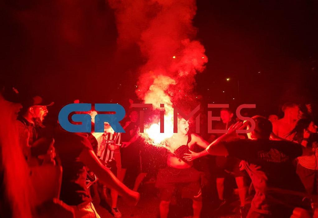 Ξέφρενοι πανηγυρισμοί από τους φιλάθλους του ΠΑΟΚ στη Θεσσαλονίκη