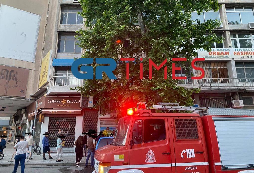 Φωτιά σε διαμέρισμα στην Θεσσαλονίκη – Απεγκλωβισμός πέντε ατόμων