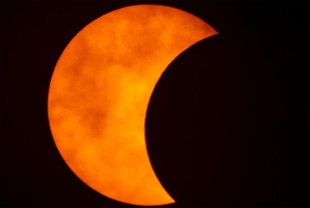 Έκλειψη ηλίου Το «δαχτυλίδι της φωτιάς» - Εντυπωσιακές εικόνες από την έκλειψη Ηλίου