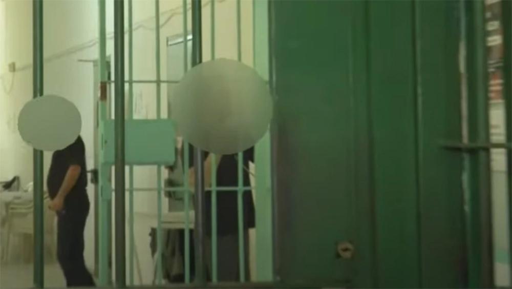 Γλυκά Νερά: Νέες εικόνες του συζυγοκτόνου μέσα από τις φυλακές