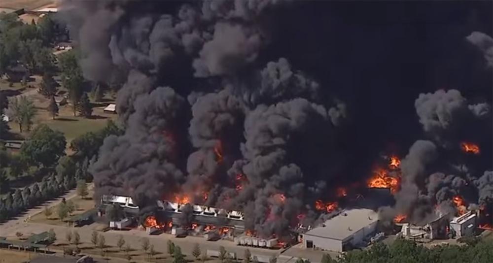ΗΠΑ: Συγκλονιστικές εικόνες από φωτιά σε χημικό εργοστάσιο