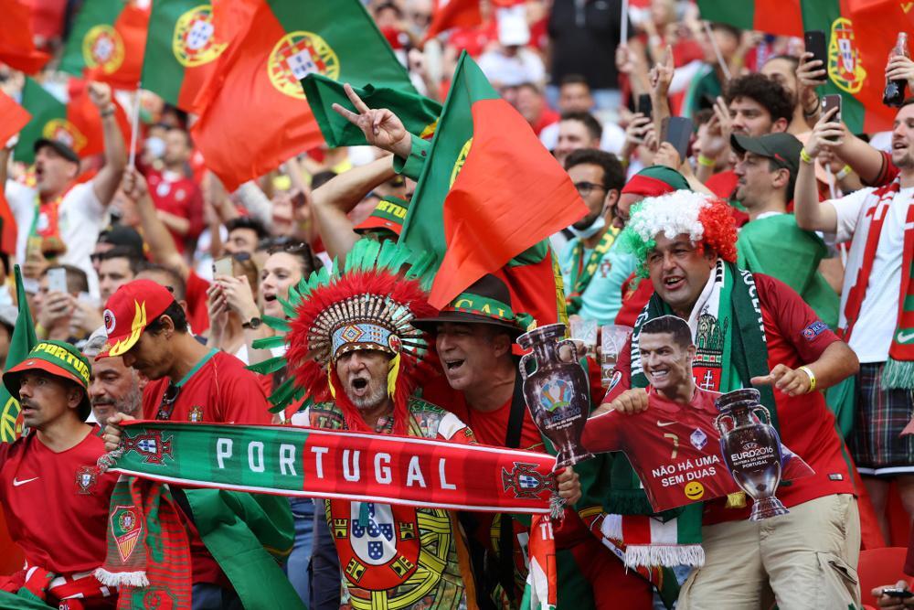 Οι αγώνες του Euro ενδέχεται να αποτελέσουν «εστίες υπερμετάδοσης» προειδοποίησε ο ΠΟΥ