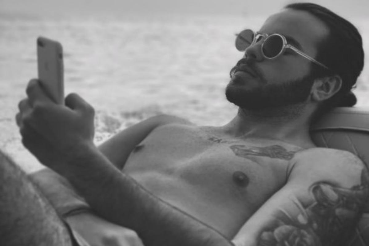 Άγγελος Λάτσιος: Κατέβασε το εσώρουχο του και έδειξε τα οπίσθια του – Άγριο κράξιμο στο Instagram, δείτε την προκλητική φωτό