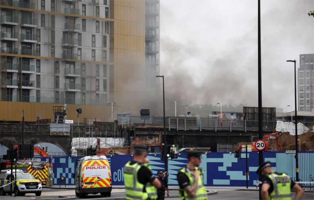 Λονδίνο: Υπό έλεγχο η φωτιά σε σταθμό του μετρό