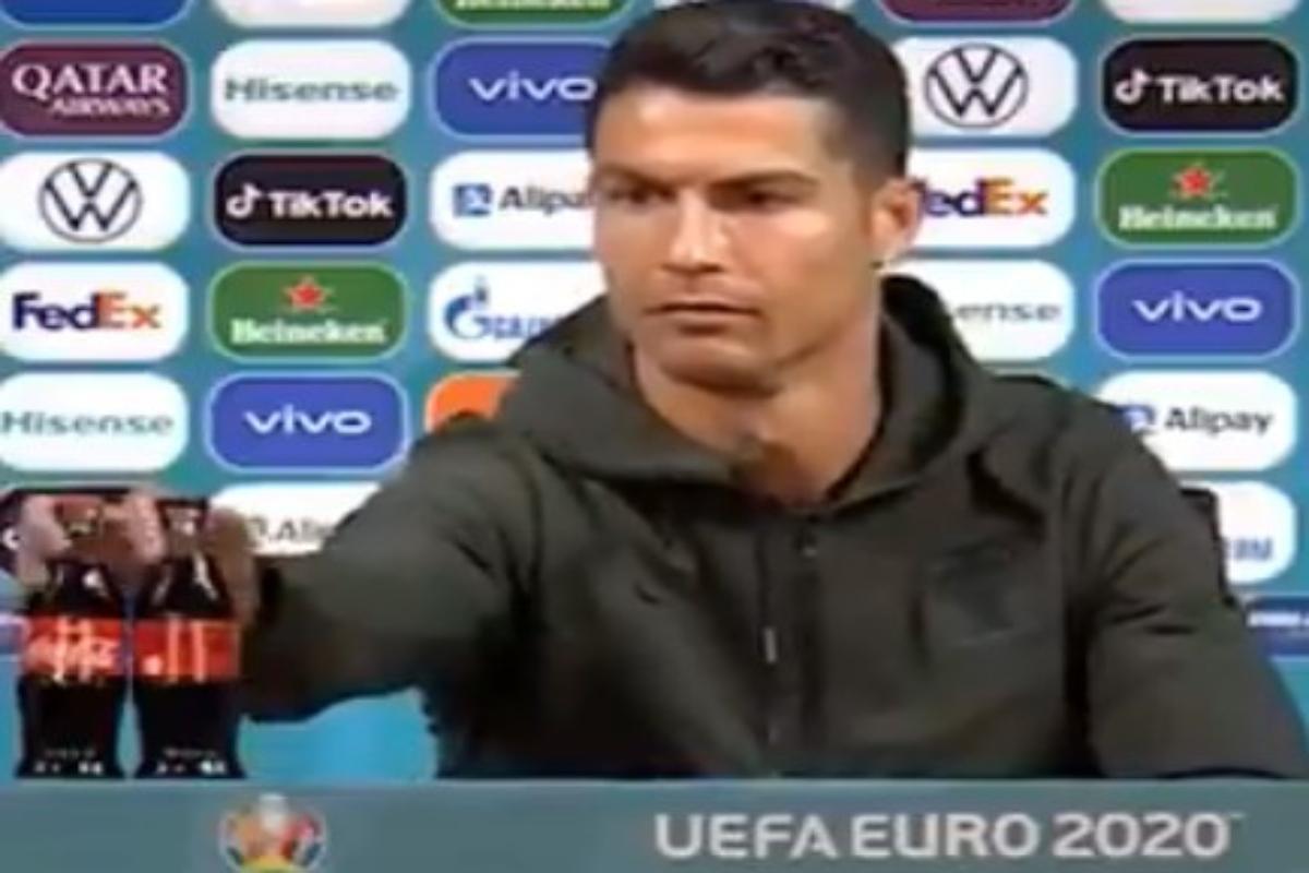 Euro 2020: Η απίστευτη αντίδραση του Ρονάλντο όταν είδε στη συνέντευξη Τύπου Coca-Cola