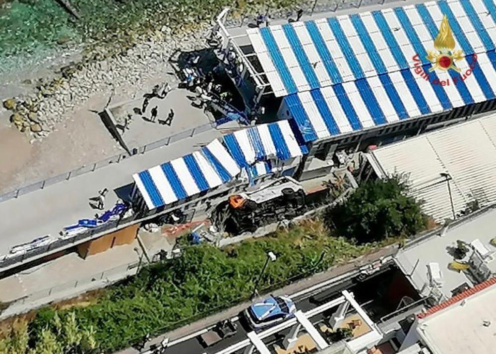 Ιταλία: Πτώση λεωφορείου σε χαράδρα - Ένας νεκρός, δεκαεννέα τραυματίες