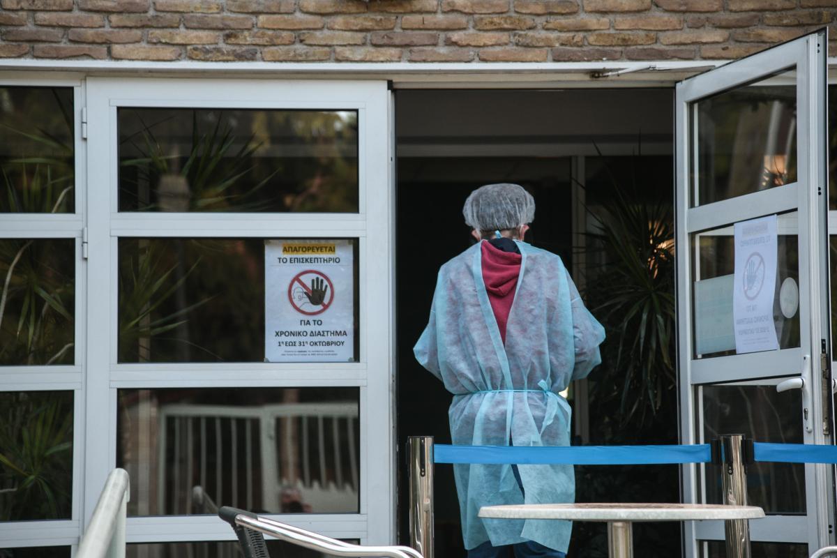 Κορονοϊός: Συναγερμός σε γηροκομείο του Βόλου - Εννέα κρούσματα, 35 από τους 55 εργαζόμενους αρνούνται να εμβολιαστούν