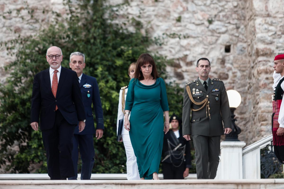 47η επέτειος της Αποκατάστασης της Δημοκρατίας - Σακελλαροπούλου: Η τραγωδία της Κύπρου παραμένει το πιο μεγάλο τραύμα του Ελληνισμού