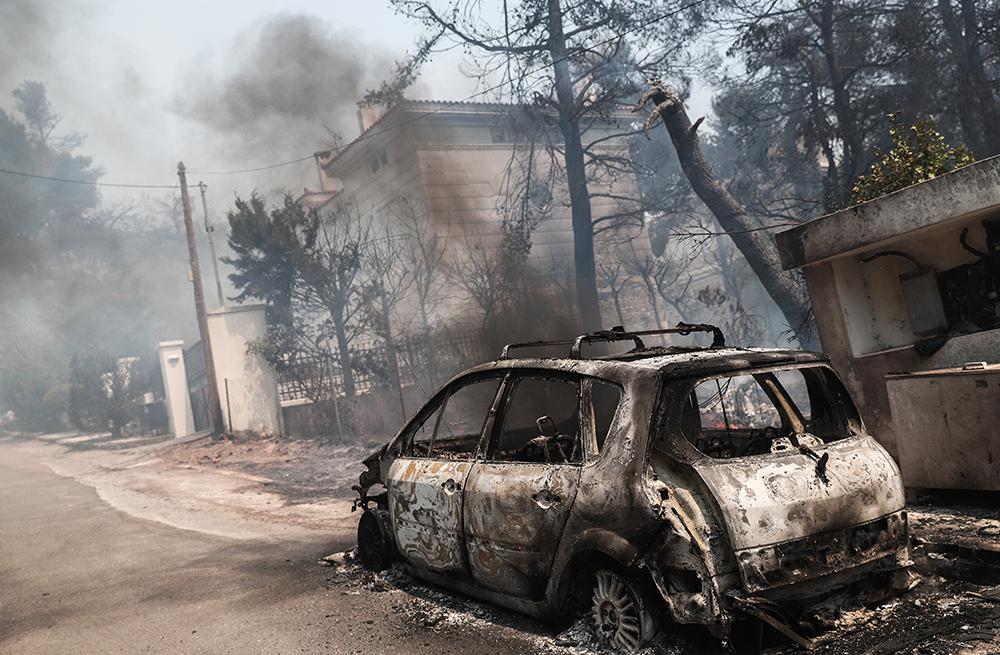 Χαρδαλιάς για τη μεγάλη φωτιά στη Σταμάτα: Σε ύφεση το μέτωπο