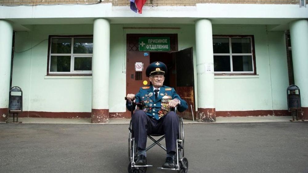 Ρωσία: Βετεράνος 102 ετών νίκησε την Covid-19 - «Ξαναγεννήθηκα»