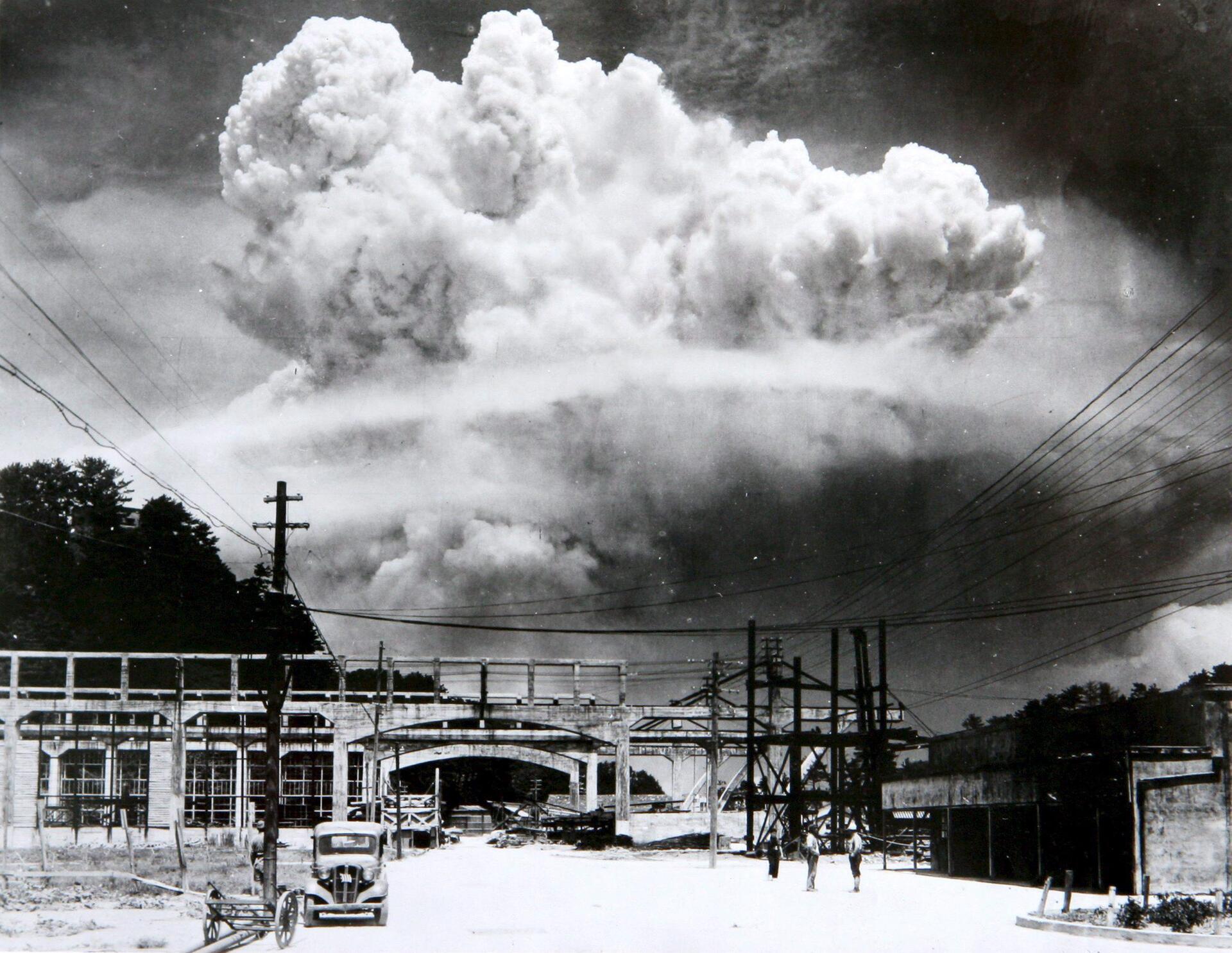 artme Σαν Σήμερα Η Δεύτερη Ατομική Βόμβα Των Αμερικανών Πέφτει Στο Ναγκασάκι.