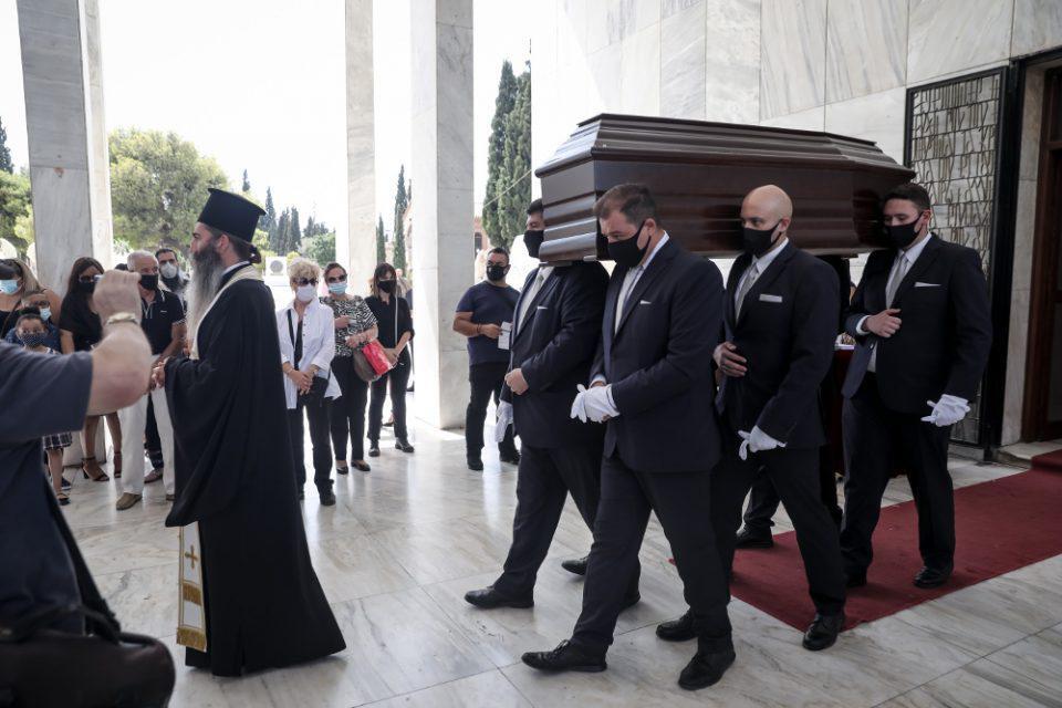 Ανέστης Βλάχος: Θλίψη στην κηδεία του αγαπημένου «κακού» του ελληνικού κινηματογράφου