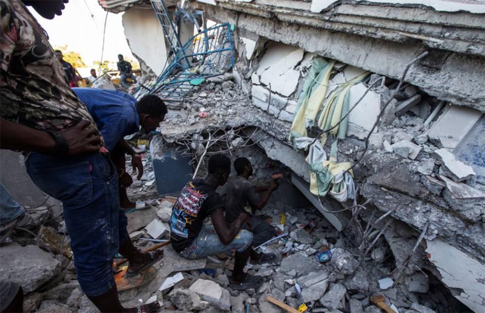 Φονικός σεισμός στην Αϊτή: Πάνω από 300 νεκροί - Εικόνες καταστροφής
