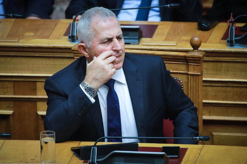Μαξίμου για Αποστολάκη: Δείλιασε μπροστά στις απειλές του ΣΥΡΙΖΑ - Ενημέρωσε την Προεδρία ότι θα ορκιστεί κανονικά