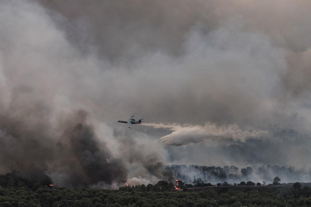 Φωτιά στην Βαρυμπόμπη - Αποκάλυψη Εleftherostypos.gr: Πώς το Beriev-200 έσωσε κάτοικο