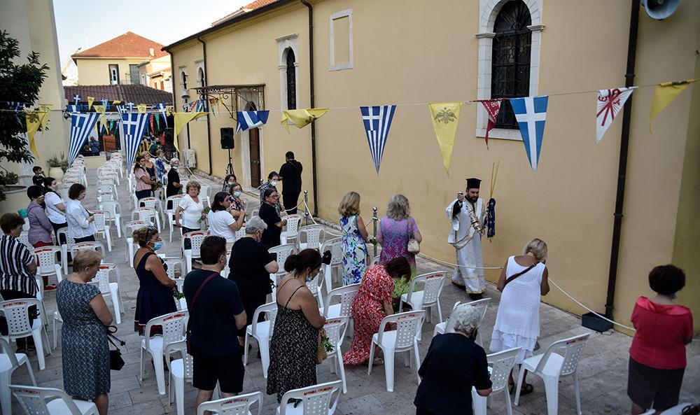 Δεκαπενταύγουστος: Η Ελλάδα γιορτάζει την Κοίμηση της Θεοτόκου