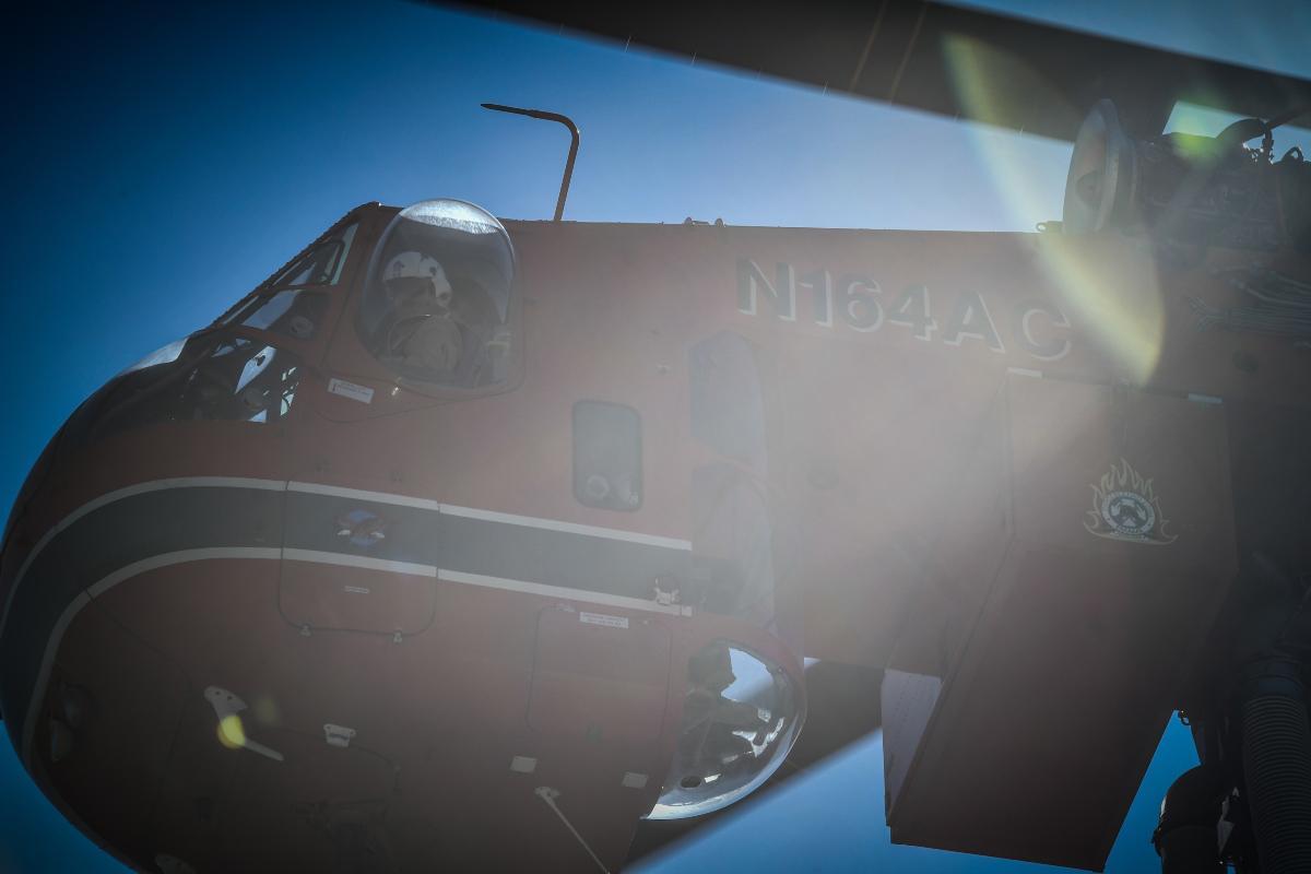 Φωτιά στα Βίλια: Παρ’ ολίγον τραγωδία στον αέρα – Το ρωσικό Ιλιούσιν κινδύνεψε να συγκρουστεί με ελληνικό ελικόπτερο