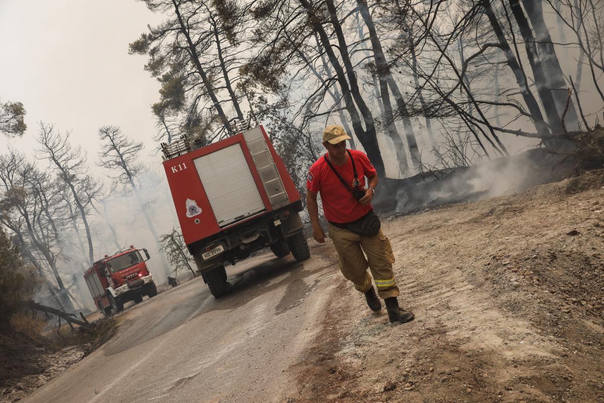 Φωτιά στην Εύβοια: Εκκενώνονται και οι περιοχές Μονοκαρυά και Κάτω Μονοκαρυά