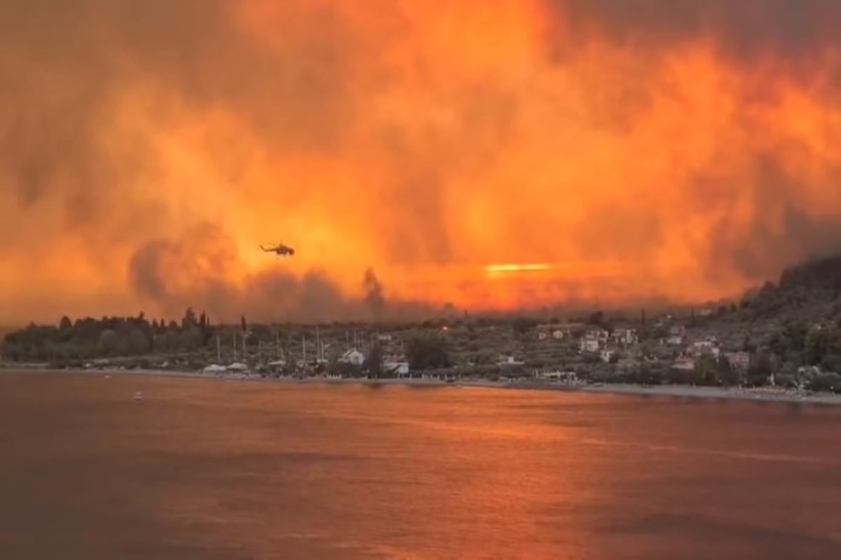 Εικόνες «Αποκάλυψης» στην Εύβοια - Η φωτιά σταμάτησε μόνο στη θάλασσα [βίντεο]