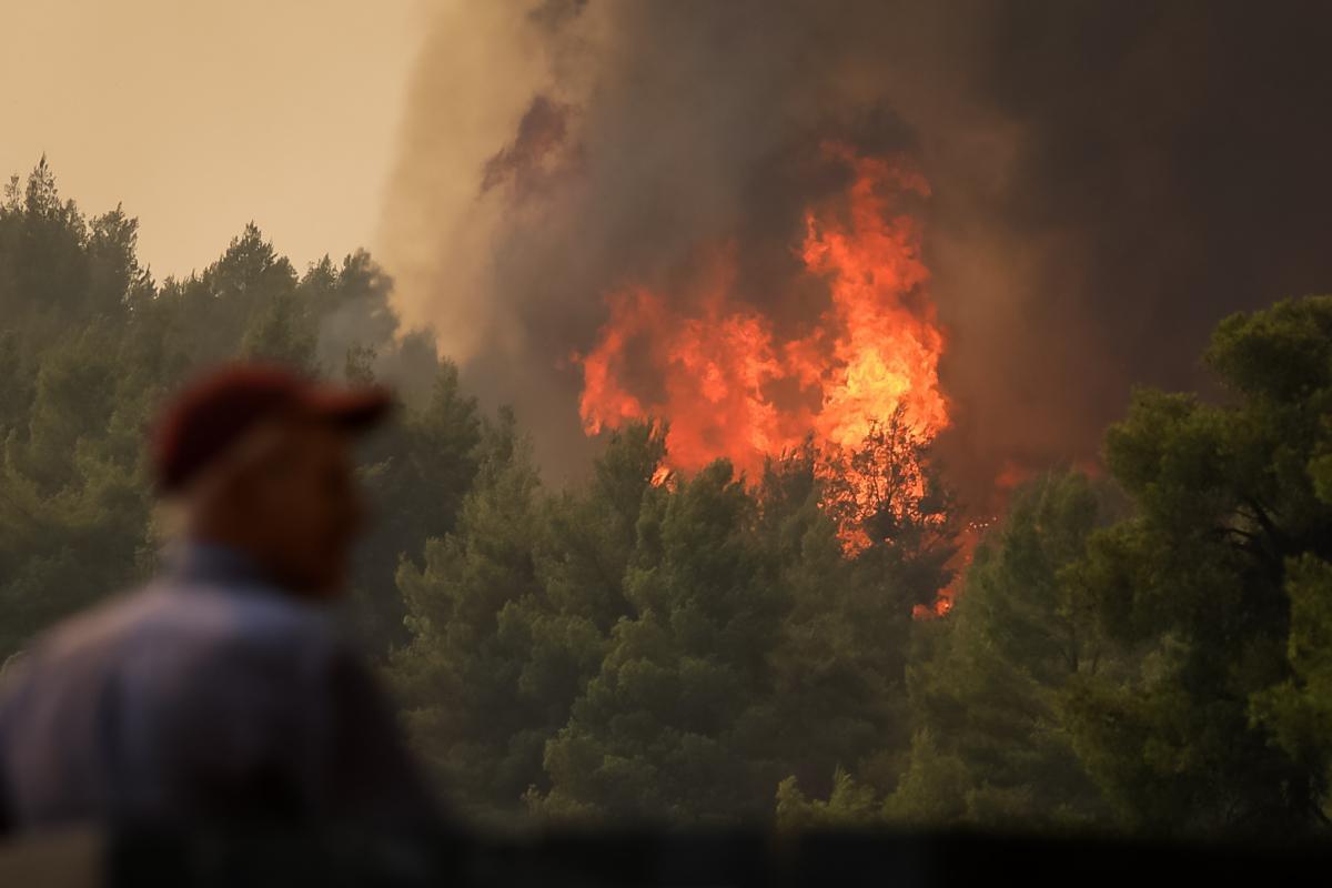 Φωτιά στην Εύβοια: Εντολή εκκένωσης του χωριού Κρεμαστός