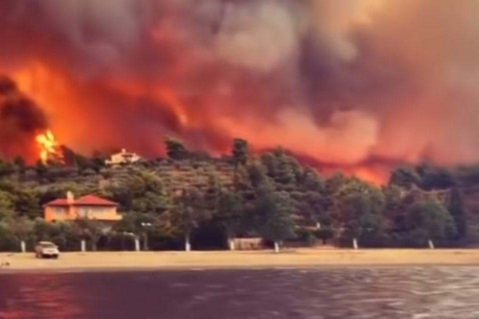 Φωτιά στην Εύβοια: Πέρασε από τις Ροβιές η πύρινη λαίλαπα – Καίγονται τα πρώτα σπίτια – Συγκλονιστικό βίντεο