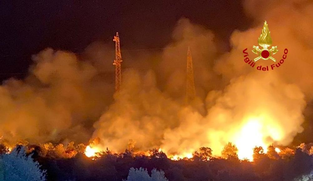 Ιταλία: Πάνω από 500 πυρκαγιές κατά τη διάρκεια της νύχτας