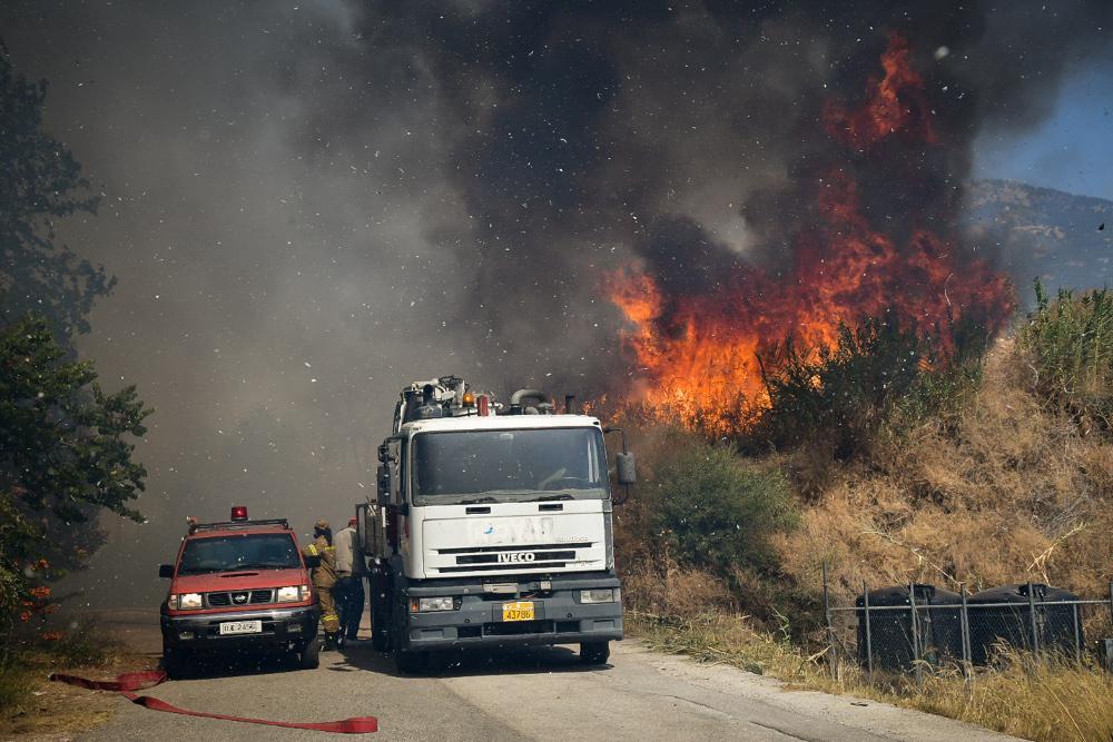 Φωτιά στην Αττική: Εκκενώνεται και η Μαλακάσα